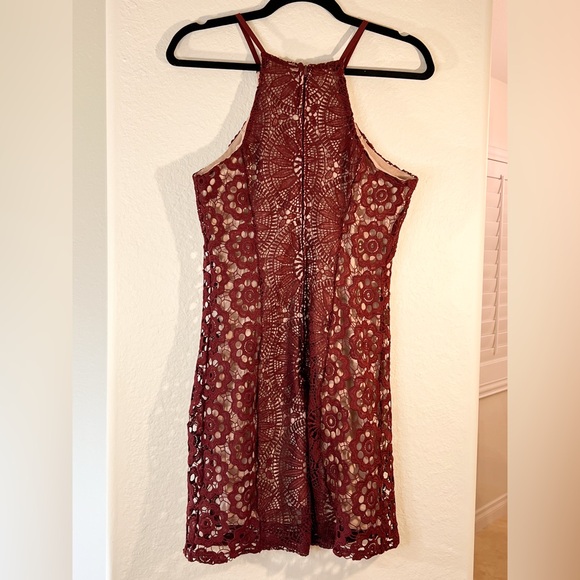 NWOT Francesca’s Maroon Lace Cocktail Dress, Size Small - Picture 9 of 13